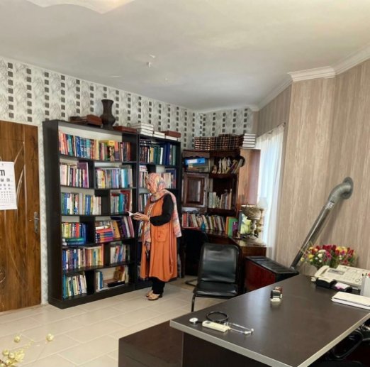 دکتر ماندانا داودی